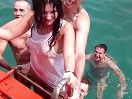 Seksikäs Kitty Doggystyle video finnish porn (Addison Grey)